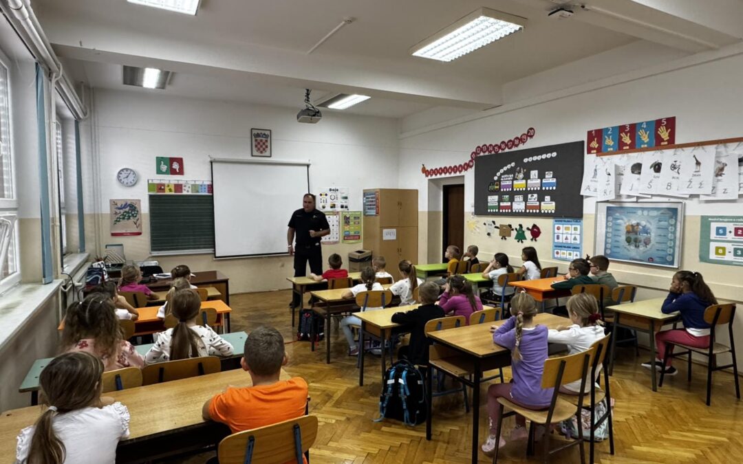 Naši najmlađi uče o ponašanju u prometu